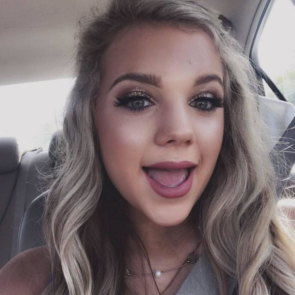 Meet your Posher, Elizabeth